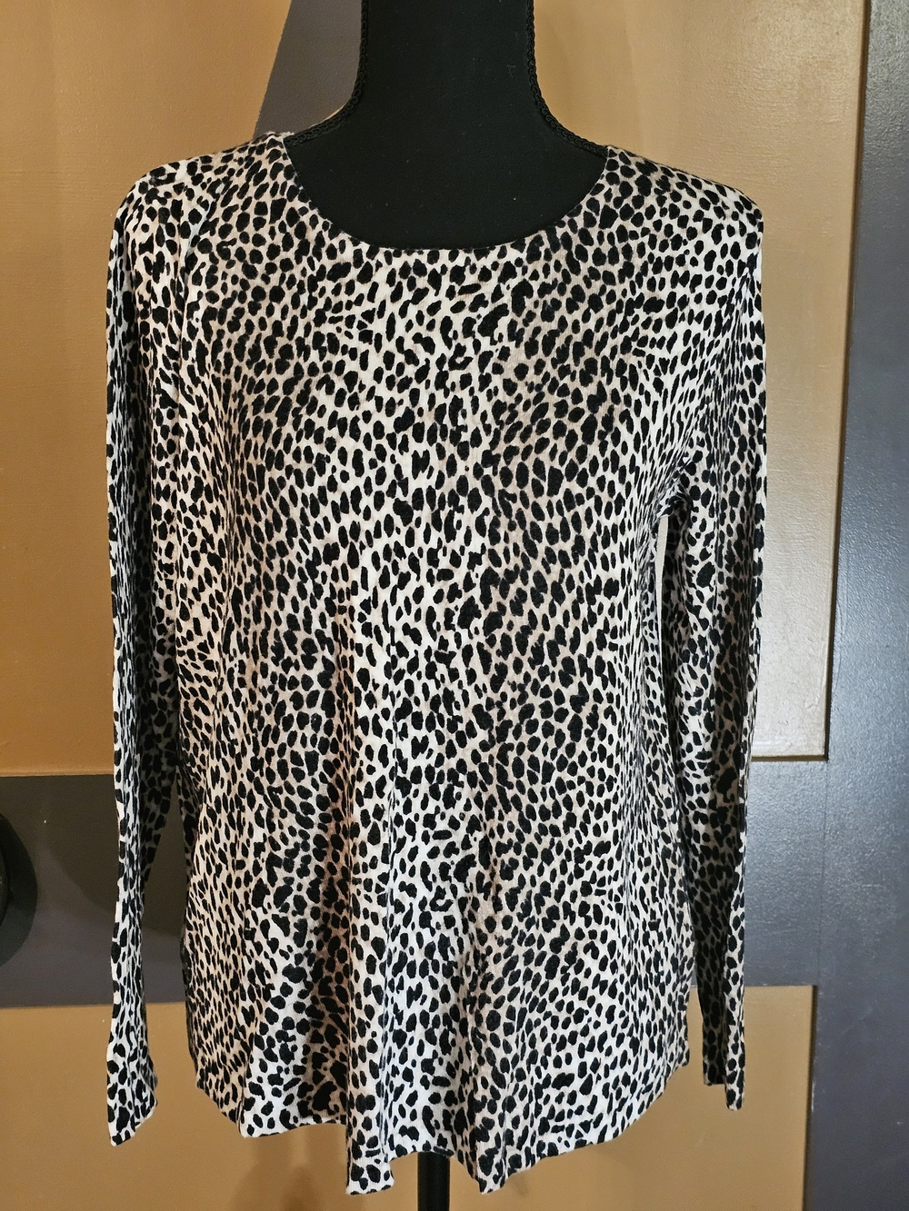 Chico's Leopard Print Crew Neck Fine Knit Sweater With Zipper Detail